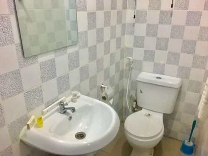 Bathroom, Esporta Hotel Yaba, Mainland