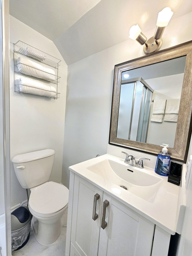 Bathroom 3, Sunflower Guest Suites, Prince