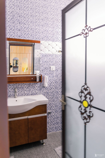 Bathroom 3, RichJoy Lodge, Tema