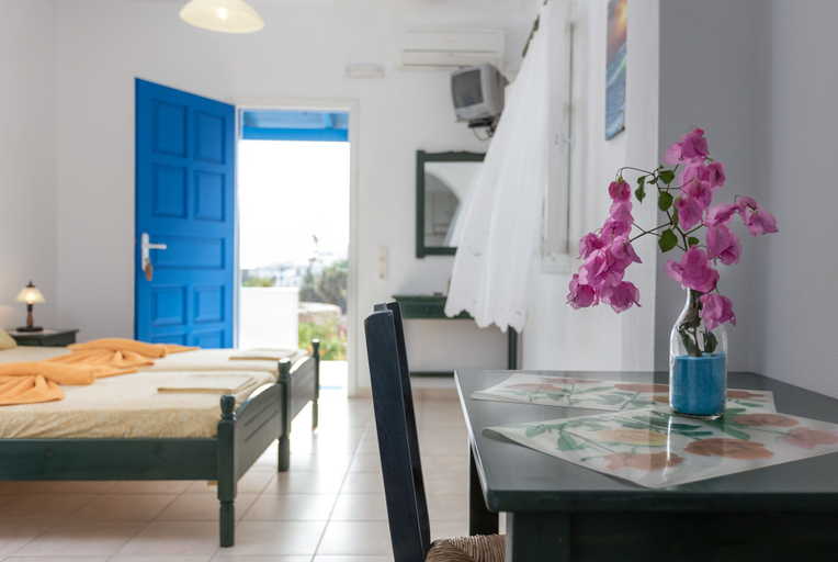 Bedroom 2, Firoa Studios, South Aegean