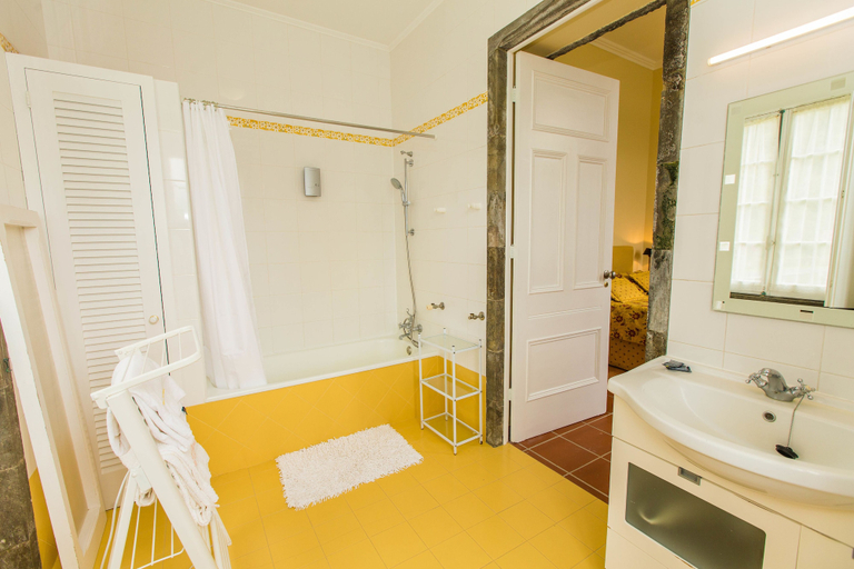 Bathroom 4, Casa dos Barcos Furnas, Povoação