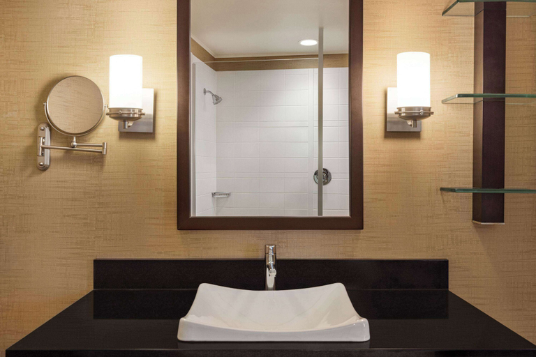 Bathroom 4, Wyndham Avon, Lorain