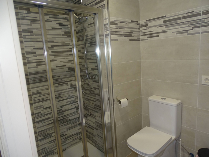 Bathroom 3, Albergue Roma, Asturias