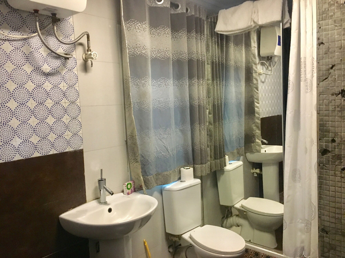Bathroom 3, Sese Cottage, Ikeja
