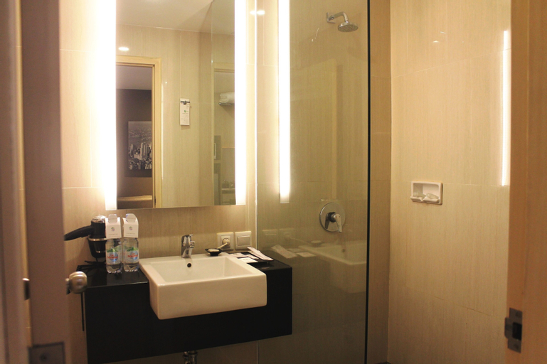 Bathroom 14