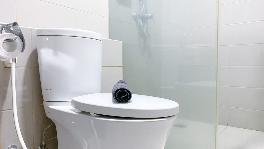 Bathroom 5, 2BR Citralake Suites 2nd Floor Comfy Easy Access Apartment By Travelio, West Jakarta