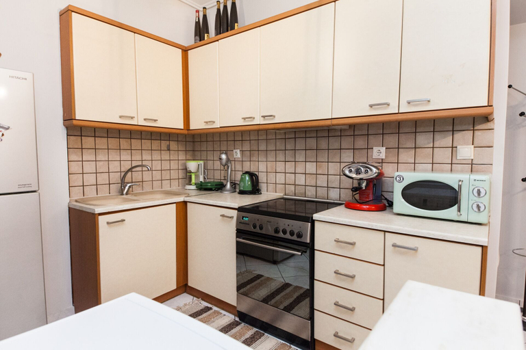 Private kitchen 2, Home Away from Home 2 Bd Apt in Zografou, Attica