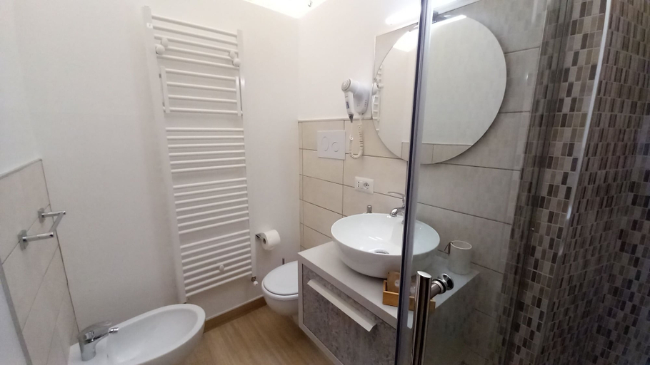Bathroom 5, Cantunera Sicilian Room, Enna