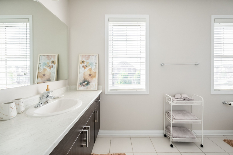 Bathroom 3, GLOBALSTAY Modern 3 BD House in Brampton, Peel