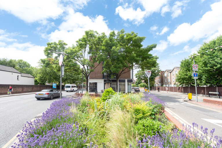 Exterior & Views 2, Modern Kingston Home Close to Hampton Court Palace by Underthedoormat, London