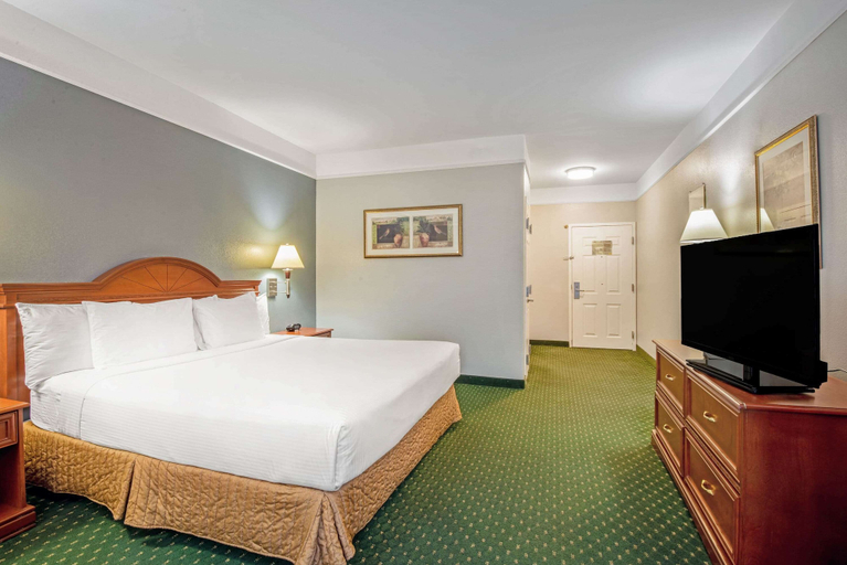 Bedroom 4, La Quinta Inn & Suites by Wyndham Stephenville, Erath