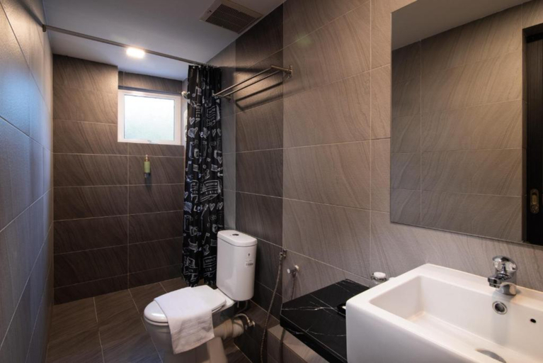 Bathroom 4, Hotel Waterfall, Penang Island