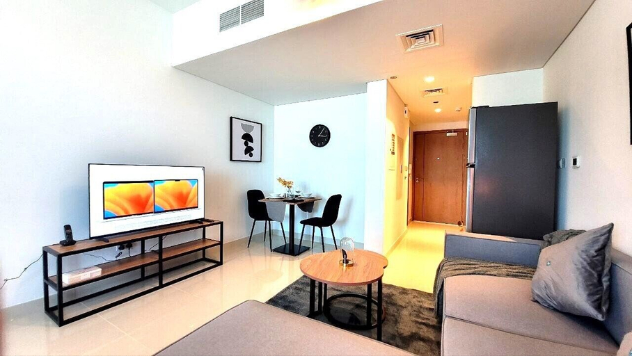 Room 3, Pristine Studio with Canal View - 703, Abu Dhabi City