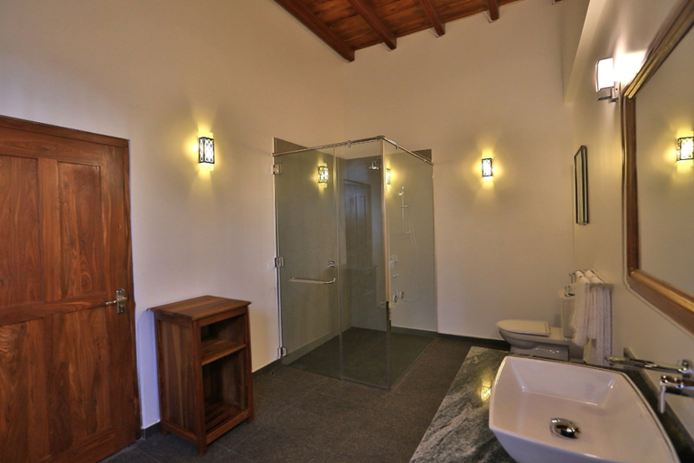 Bathroom 5, Amara Villa, Habaraduwa