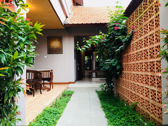 Exterior & Views 21