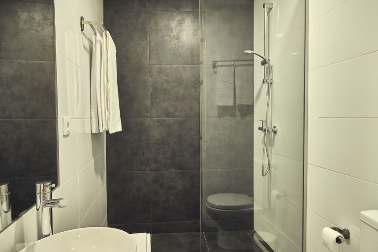 Bathroom 4, Casas do Bairro Conqvistador, Lisbon