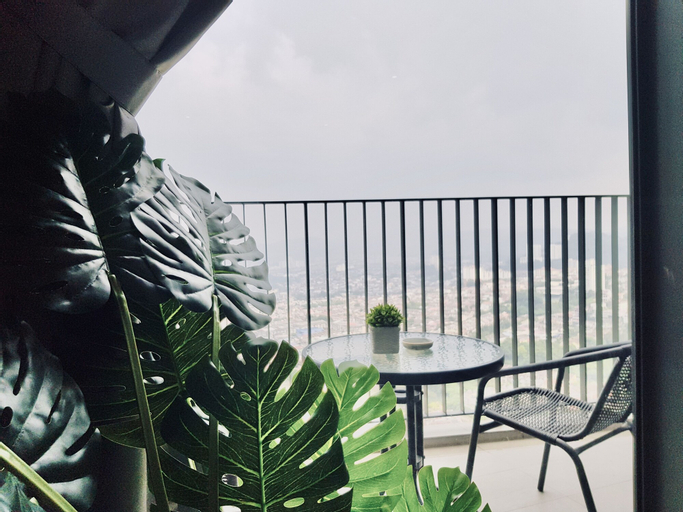 Exterior & Views 4