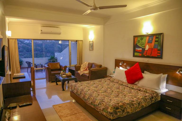 Bedroom 2, Misty Meadows by Priyago Hotels, Solan