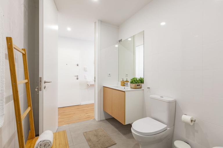 Bathroom 3, Oporto Palace Apartments, Porto