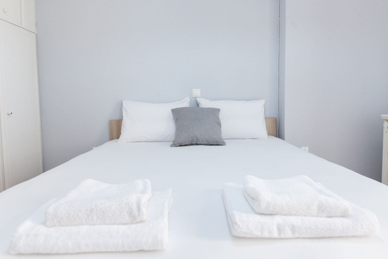 Room 5, Home Away from Home 2 Bd Apt in Zografou, Attica