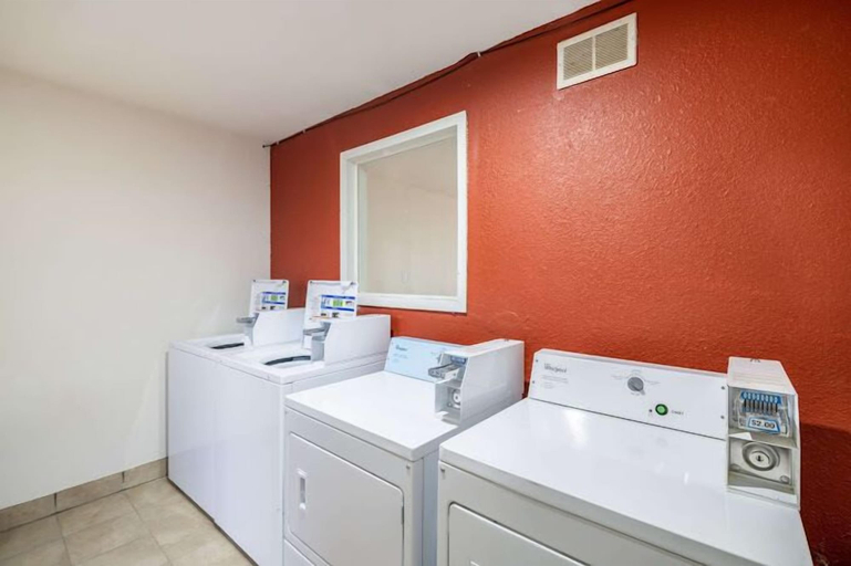 Bathroom 4, Motel 6 – Pecos, TX, Reeves