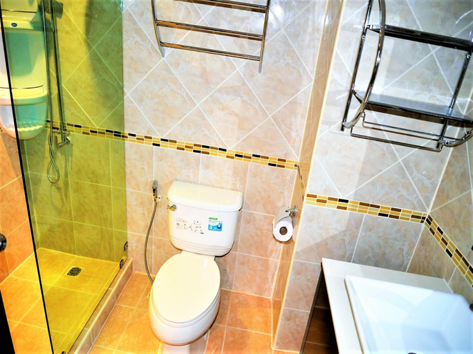 Bathroom, Angket condominium corner apartment 47sqm large balcony, Pattaya