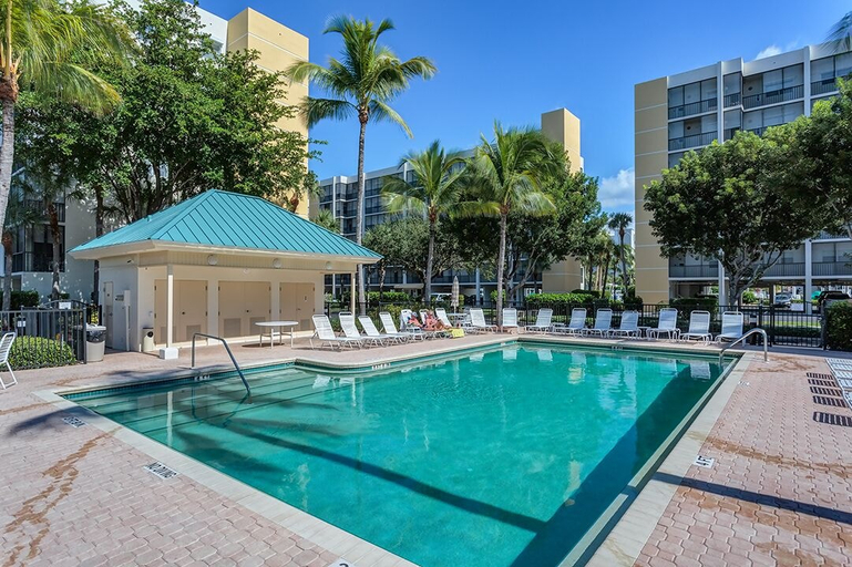 Sport & Beauty 1, Hibiscus Pointe, Lee