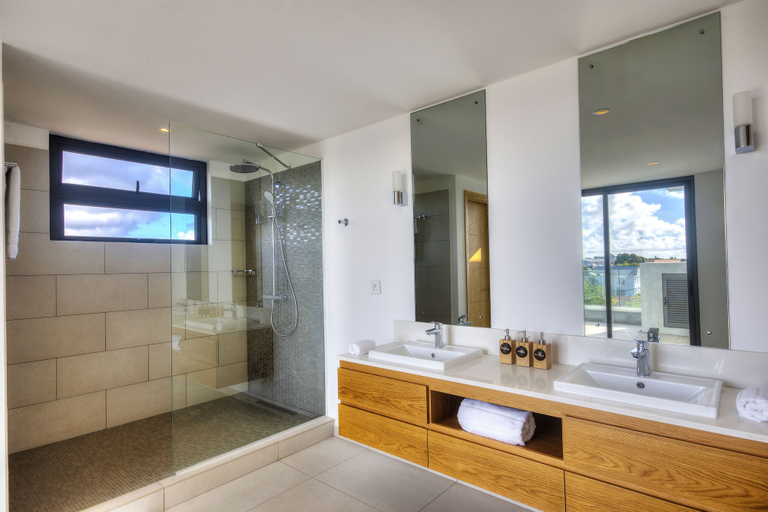 Bathroom 5, Mythic Suites & Villas by MJ Holidays