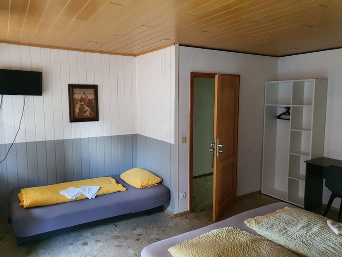 Bedroom 4, B+B Hotel Sonnenmatte Near Badeparadies, Breisgau-Hochschwarzwald