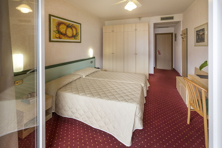 Bedroom 3, Hotel Du Lac, Brescia