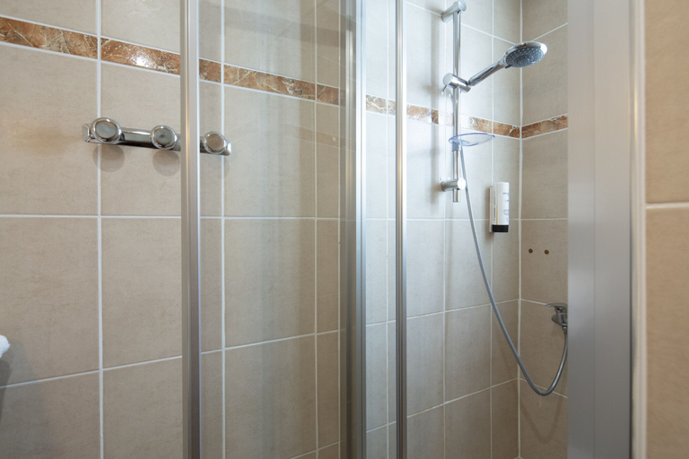 Bathroom 5, Les Rocailles, Hérault