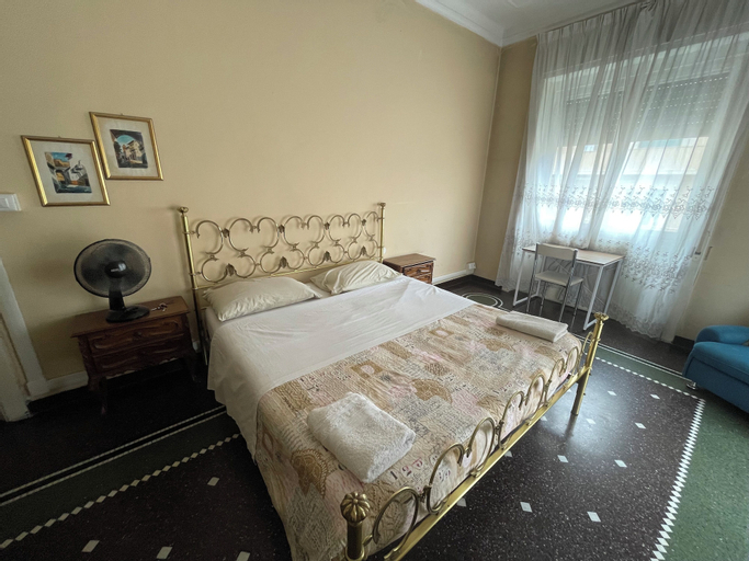 Bedroom 2, Gastaldi Rooms, Genova