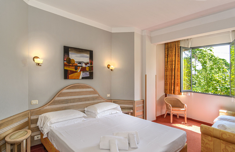 Bedroom 4, Hotel Nedy, Massa Carrara