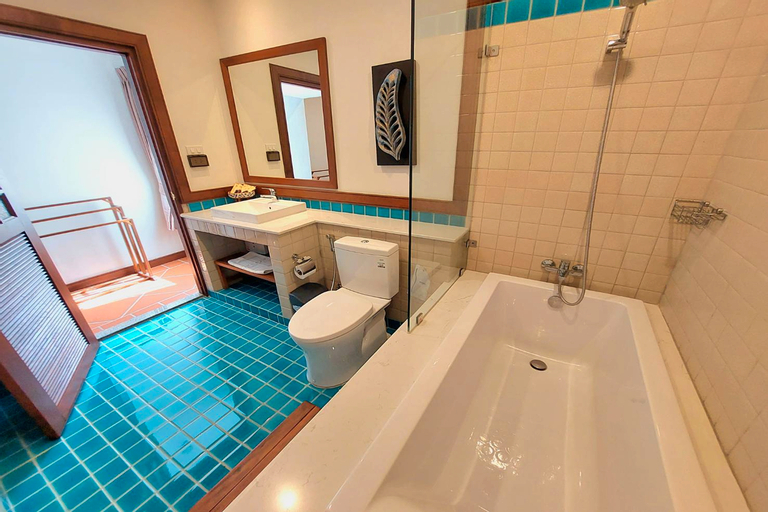 Bathroom 28