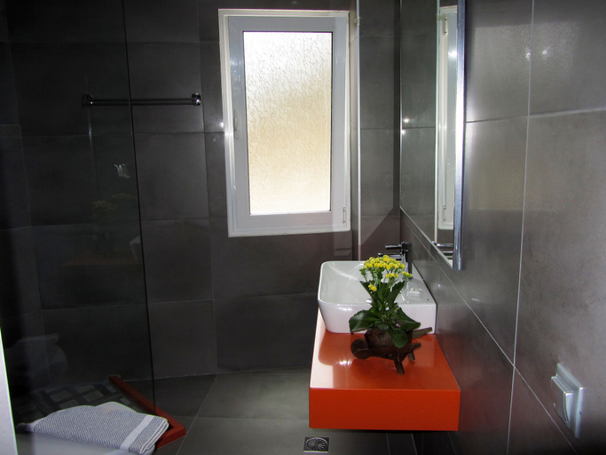 Bathroom 5, Petra Hotel, Crete