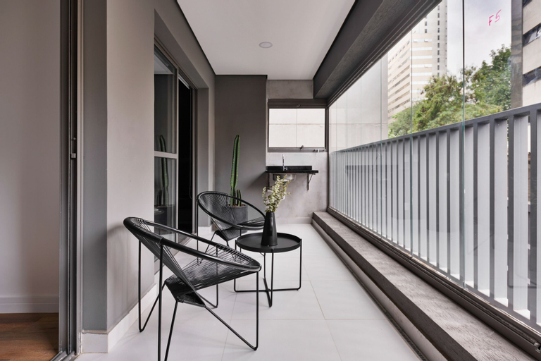 Exterior & Views 7