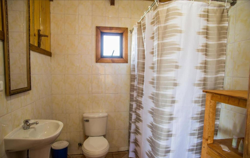 Bathroom 4, Puchaley Lafquen, Cautín