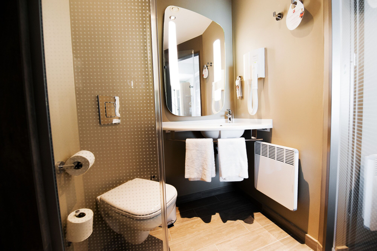 Bathroom 5, ibis Poznan Polnoc, Poznań