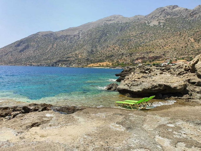 Beach 4, Evagelia traditional studio on the sea, Crete