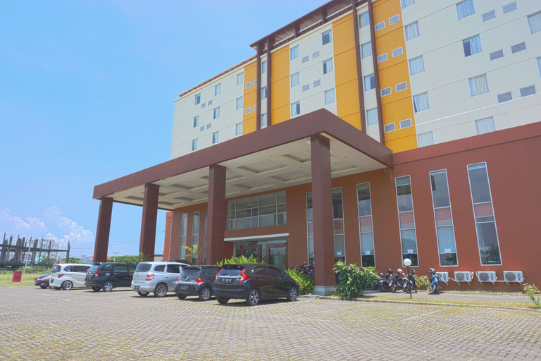 Exterior & Views 2, OYO 3269 Hotel Grand Sayang Park Makassar, Makassar