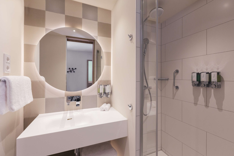 Bathroom 5, Hampton by Hilton Konstanz, Konstanz