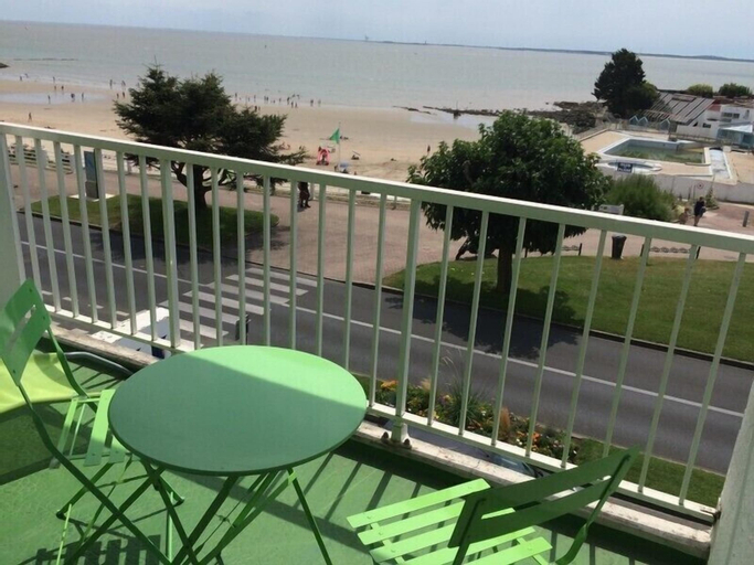 Exterior & Views 1