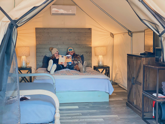 Bedroom 4, 9 Blue River Camp - Glamping Cabin, Caldwell