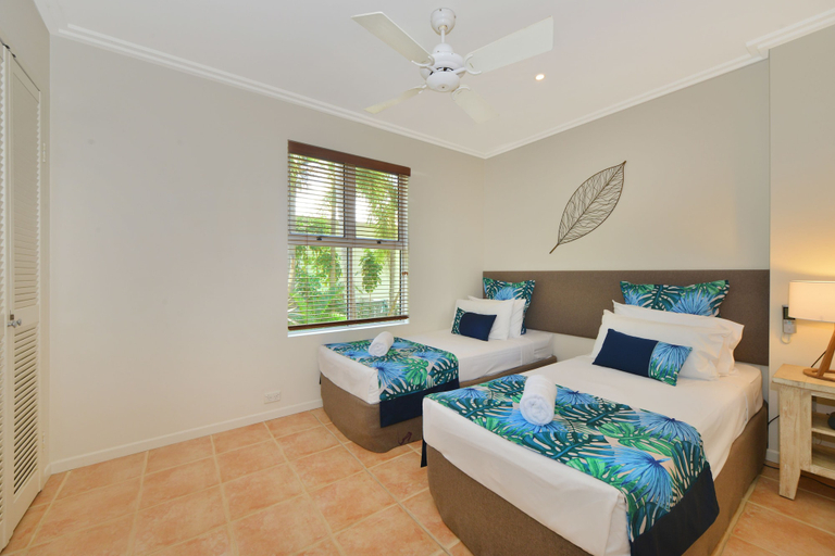 Bedroom 3, Cayman Villas, Douglas