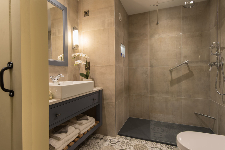 Bathroom 4, The Bushmills Inn, Causeway Coast and Glens