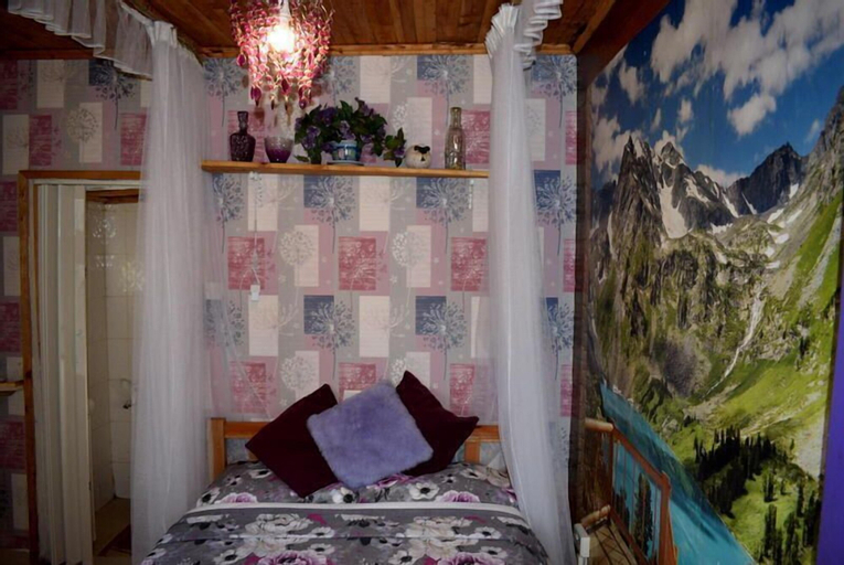 Bedroom 13