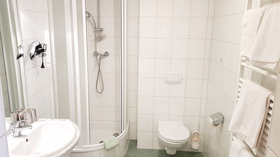 Bathroom 3, Roseggerhof, Weiz