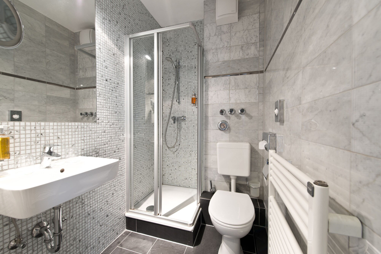 Bathroom 4, Alfa Hotel, Berlin