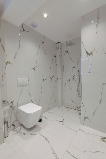 Bathroom 5, Hotel Vola, Sarandës