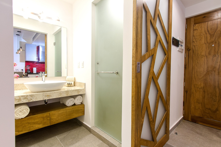 Bathroom 3, Soul Hometown Apartments by Mikitito Rentals, Cozumel